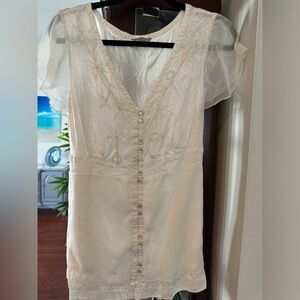 Adorable blouse. Pearl like buttons.Tie back. Cap sleeves. Gauzy, ethereal 14-16